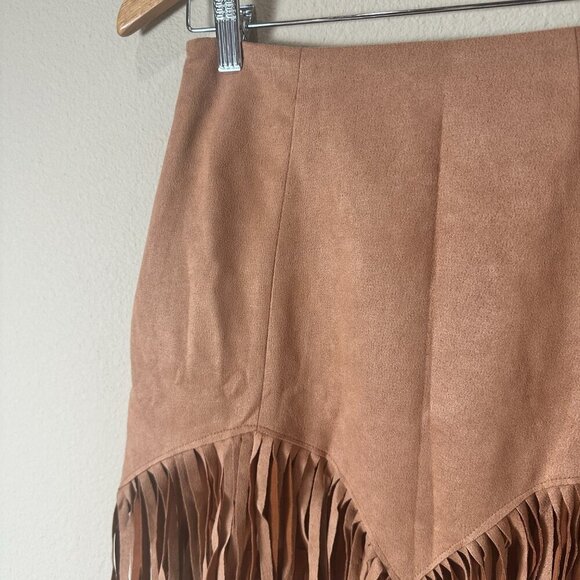 New NWT Relish NoLess Fringe Faux Suede Mini Skirt Size Medium - Picture 3 of 11